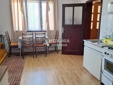 Prodaja, kuća, 176m², Centar, Inđija - image 8