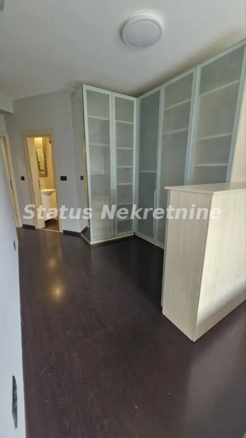 Izdavanje, četvorosoban stan, 116m², Novi Sad, Srbija