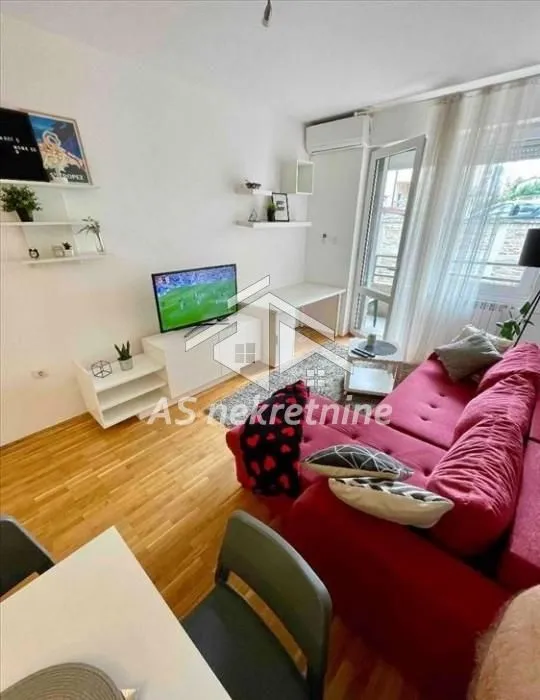 Izdavanje, dvosoban stan, 50m², Đeram Pijaca, Beograd