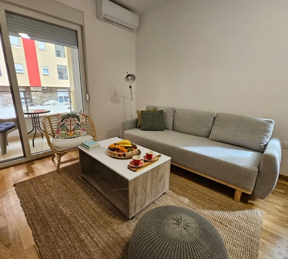 Izdavanje, jednosoban stan, 46m², Bečići, Budva