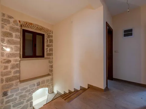 Prodaja, kuća, 130m², Muo, Kotor - image 28