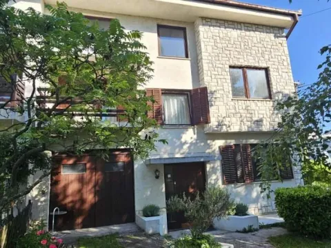 Prodaja, kuća, 204m², Grocka, Beograd