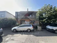 Sale, house, 200m², Stari Aerodrom, Podgorica - image 1