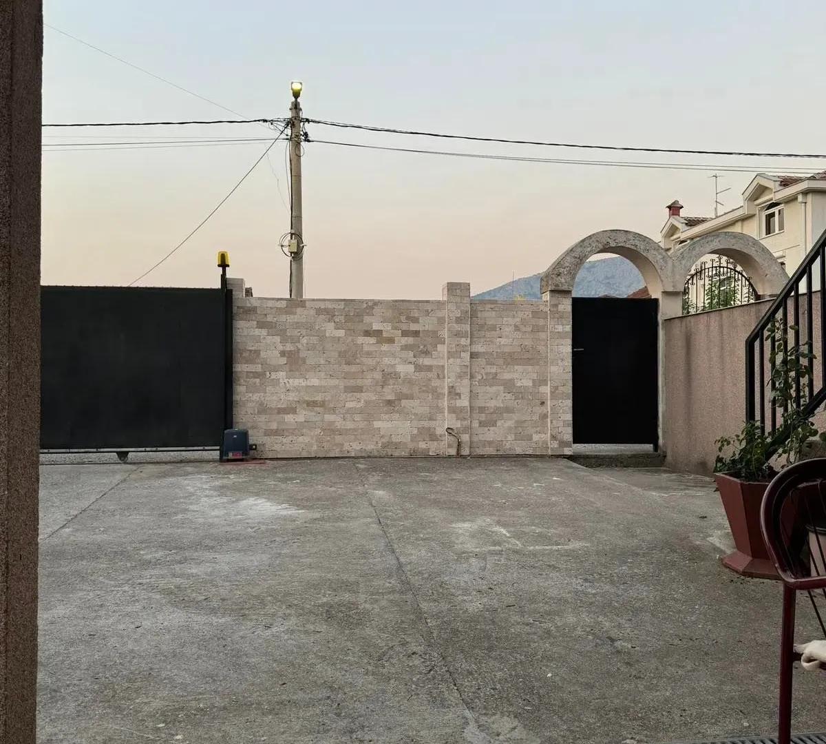 Sale, house, 180m², Zlatica, Podgorica