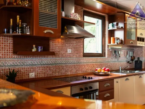 Prodaja, trosoban stan, 156m², Dubovica, Budva - image 12