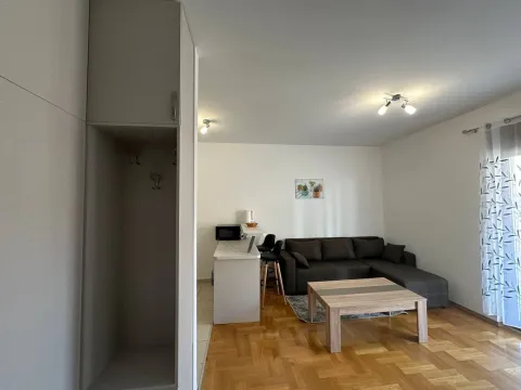 Stan-na-dan, stan, 44m², Bečići, Budva - image 6