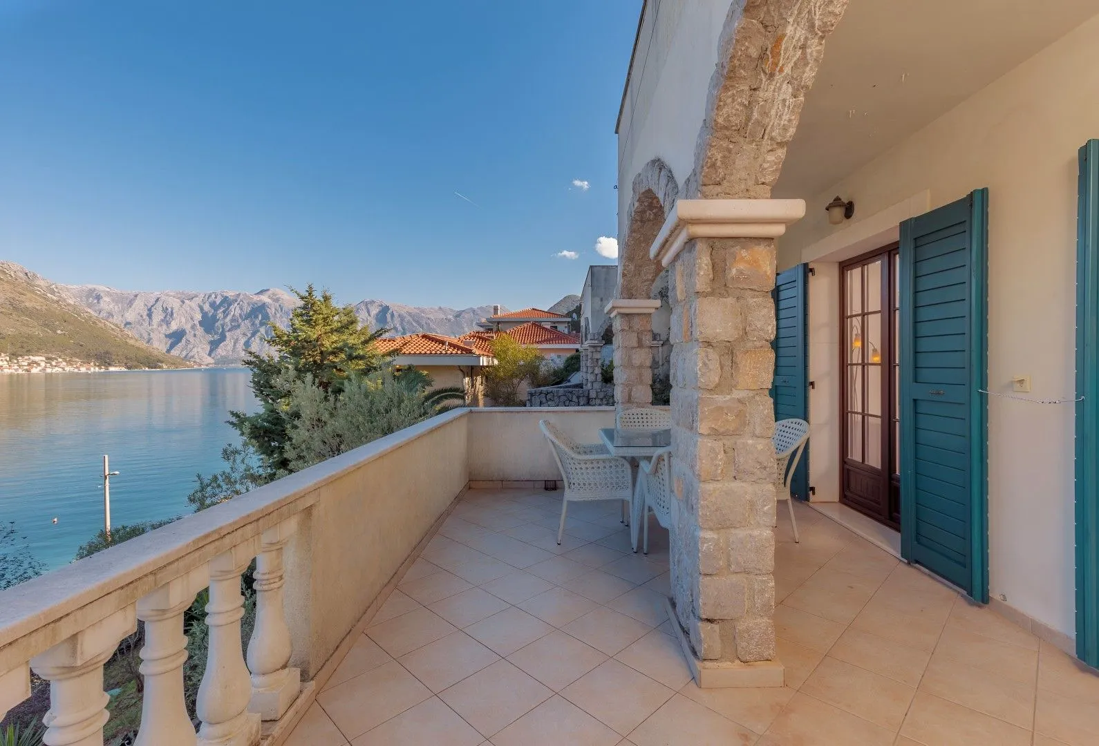 Prodaja, dvosoban stan, 84m², Kostanjica, Kotor