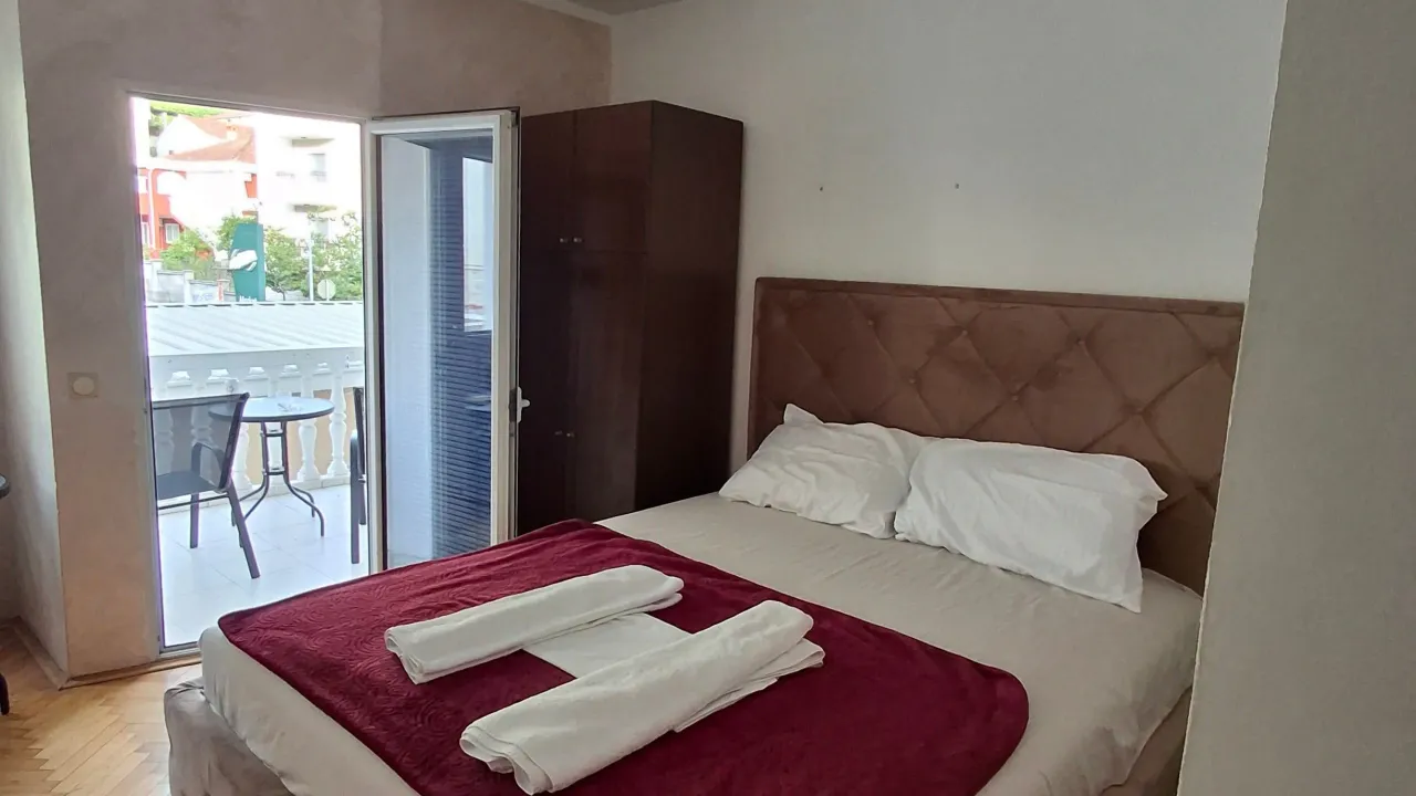 Daily-rent, studio apartment, 25m², Podkošljun, Budva