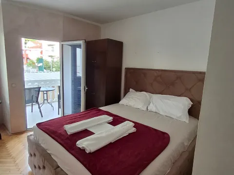 Stan-na-dan, garsonjera, 25m², Podkošljun, Budva - image 1