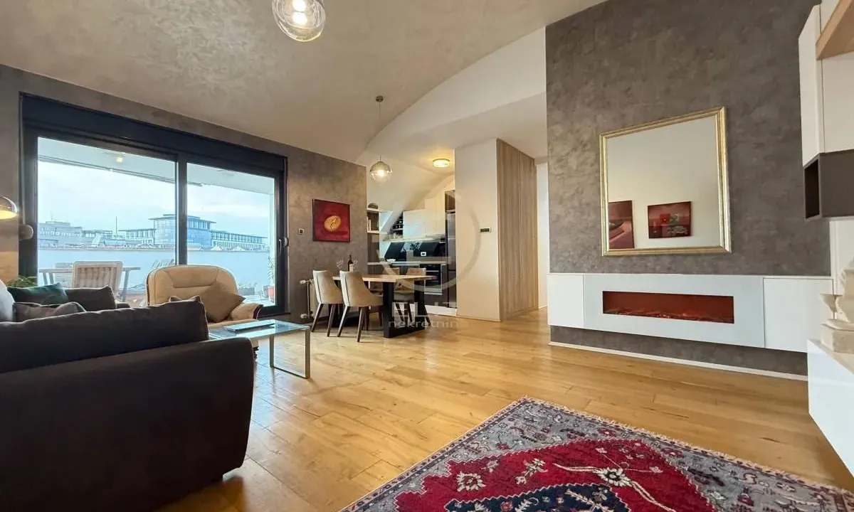 Prodaja, trosoban stan, 97m², Centar, Novi Sad