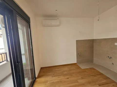 Sale, studio apartment, 28m², Bečići, Budva - image 5