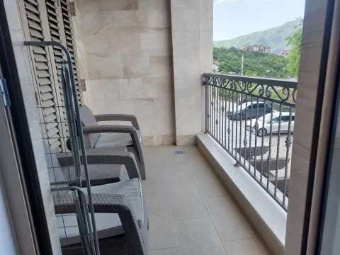 Rent, one bedroom apartment, 57m², Dobrota, Kotor - image 17