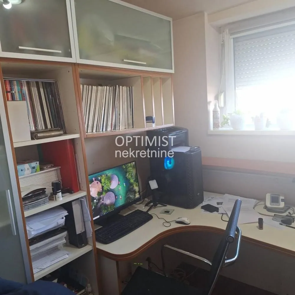 Prodaja, četvorosoban stan, 107m², Skojevsko Naselje, Beograd
