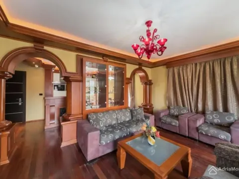 Prodaja, dvosoban stan, 80m², Dobrota, Kotor - image 2