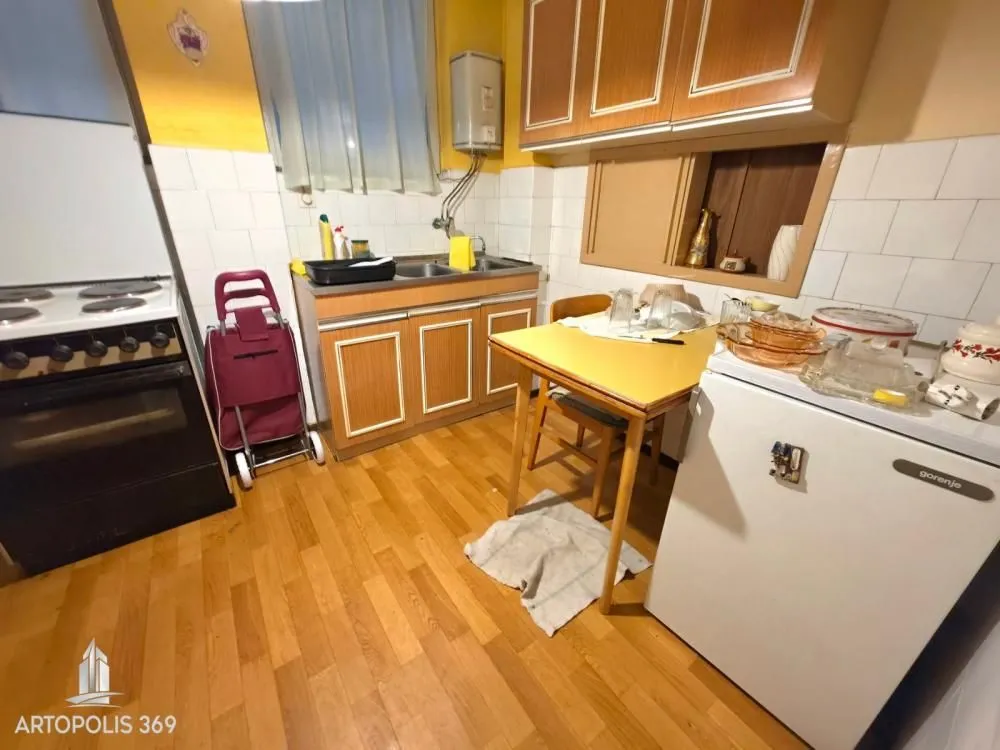 Prodaja, dvosoban stan, 60m², Novi Beograd Blok 1 Fontana, Novi Beograd Sve Podlokacije