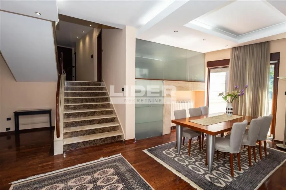 Sale, house, 600m², Savski Venac, Beograd