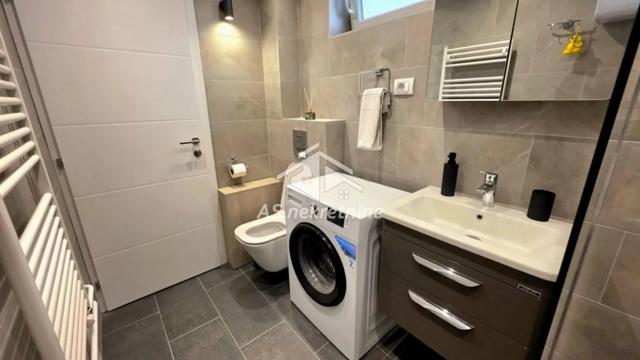 Izdavanje, dvosoban stan, 46m², Slavija, Vračar Sve Podlokacije
