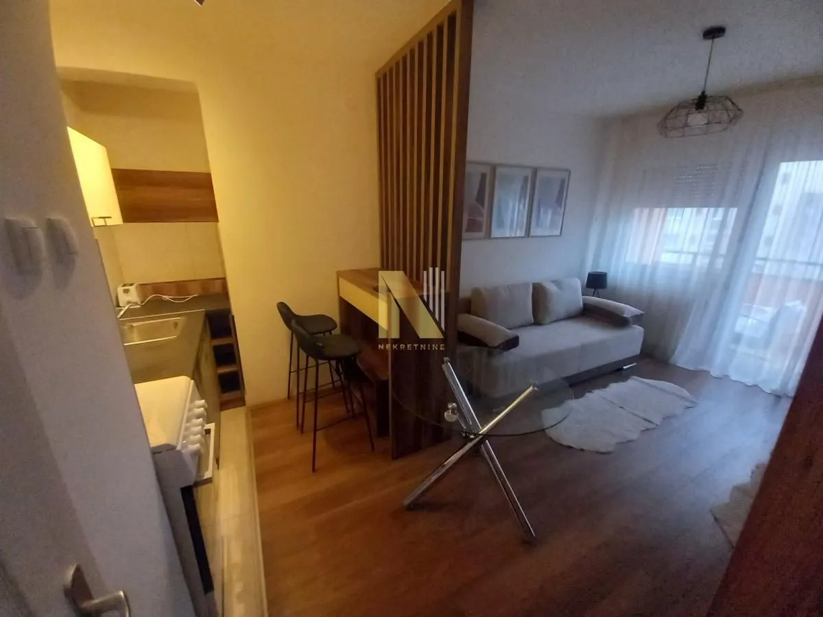 Prodaja, garsonjera, 25m², Grbavica, Novi Sad Sve Podlokacije