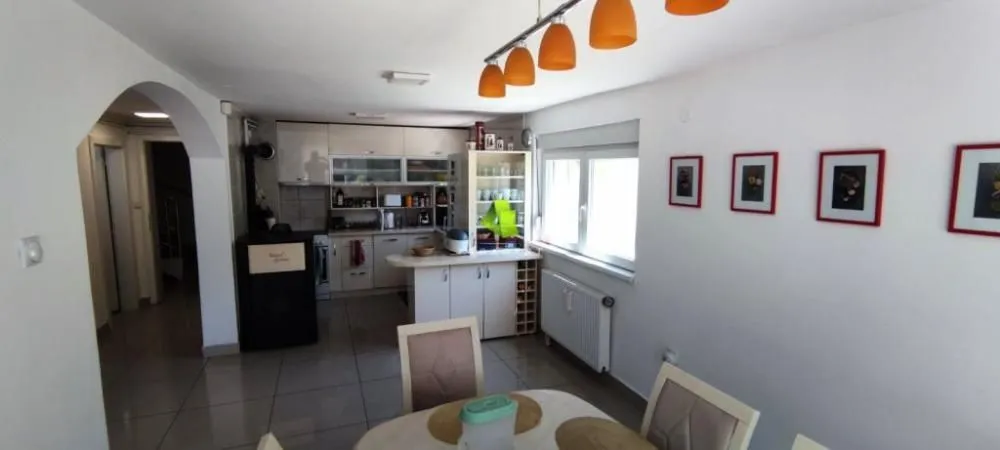 Prodaja, kuća, 280m², Gadžin Han, Srbija