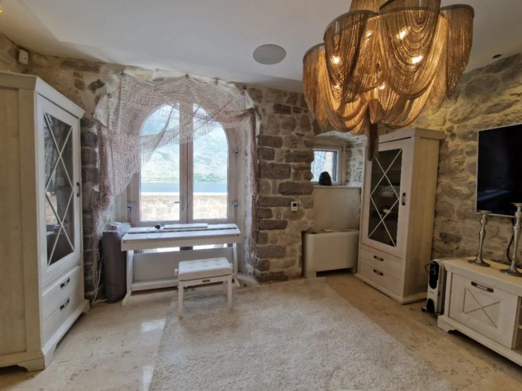 Sale, house, 731m², Stoliv, Kotor