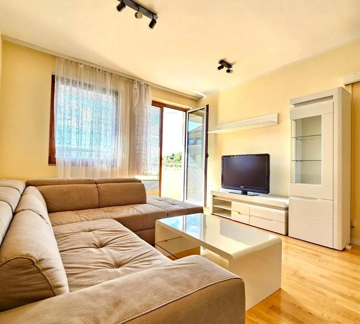 Izdavanje, jednosoban stan, 50m², Preko Morače, Podgorica