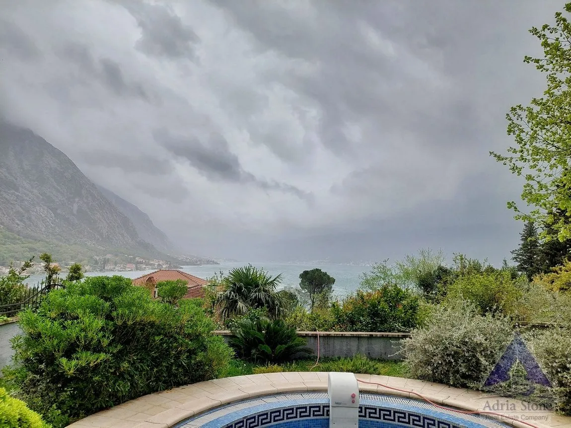 Prodaja, kuća, 300m², Orahovac, Kotor