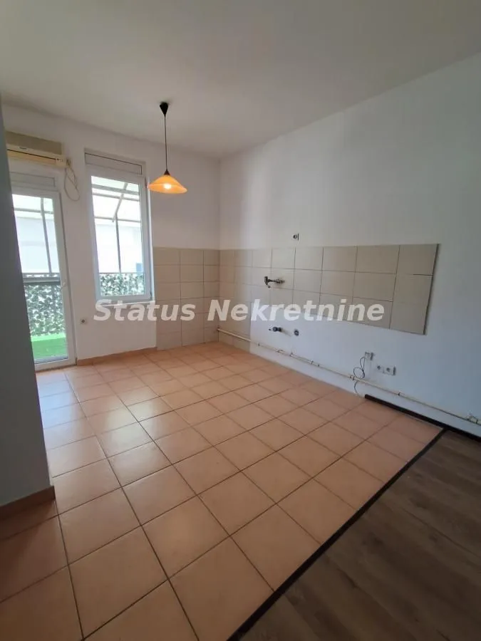 Prodaja, trosoban stan, 72m², Titel, Novi Sad