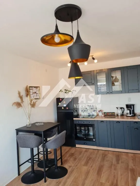 Prodaja, stan, 29m², Bulevar Oslobodjenja, Novi Sad Sve Podlokacije