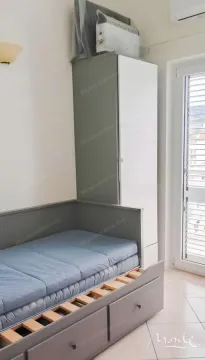 Manja spavaća soba sa krevetom na izvlačenje i garderoberom. - image 15