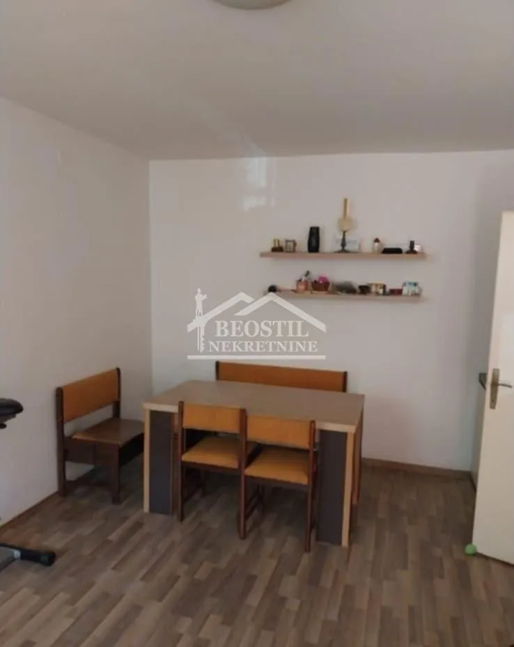Prodaja, dvosoban stan, 61m², Resnik, Beograd