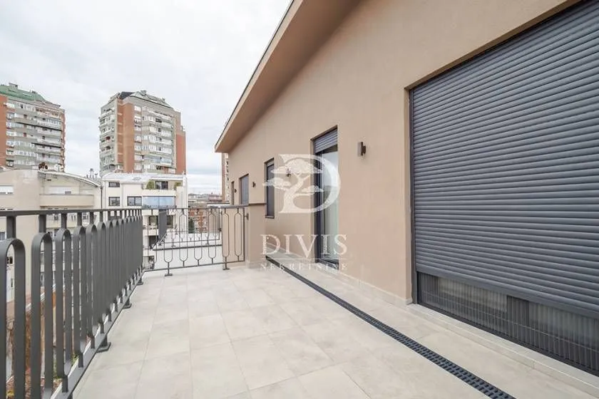 Prodaja, trosoban stan, 115m², Vračar Sve Podlokacije, Beograd