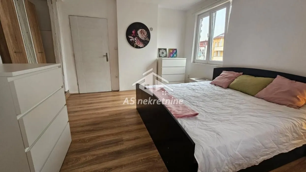 Izdavanje, dvosoban stan, 47m², Đeram Pijaca, Beograd