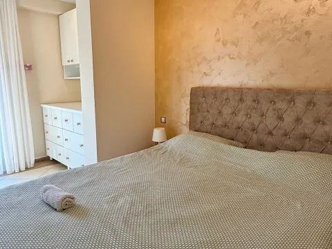 Sale, one bedroom apartment, 74m², Dobrota, Kotor - image 11