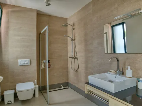 Izdavanje, dvosoban stan, 110m², Đenovići, Herceg Novi - image 7