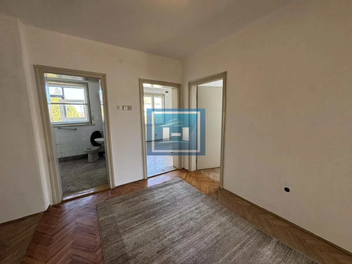 Prodaja, trosoban stan, 77m², Centar, Ćuprija