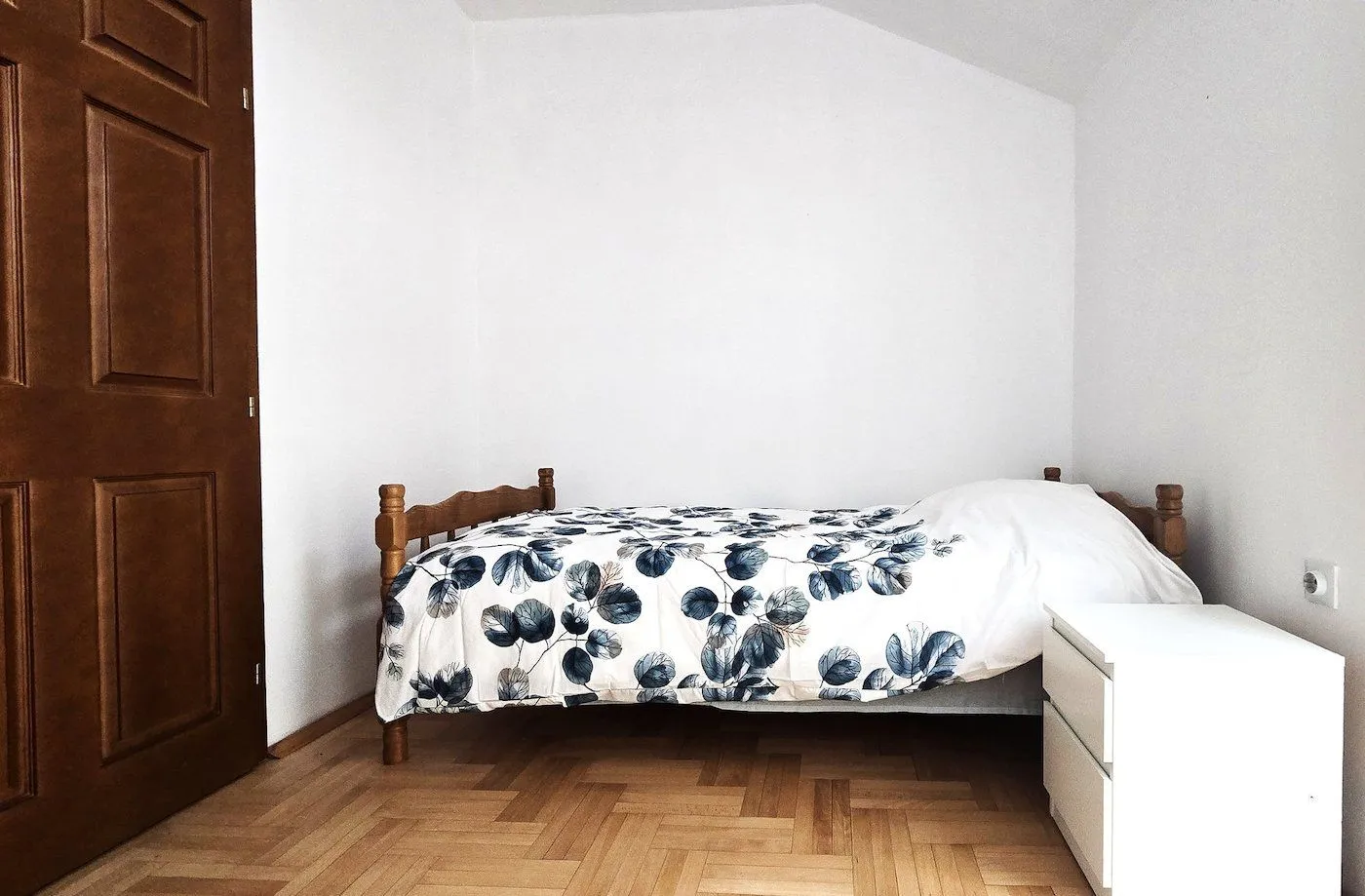 Izdavanje, kuća, 180m², Tološi, Podgorica