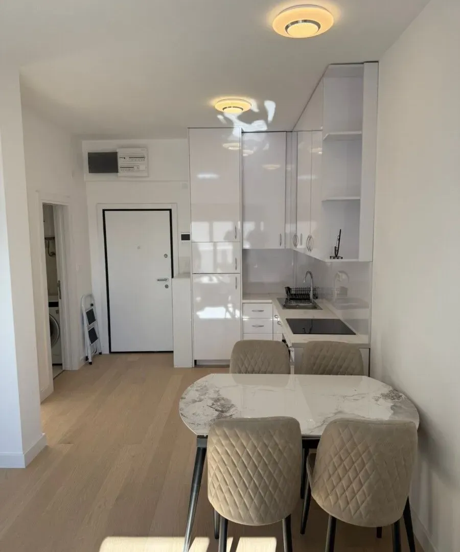 Rent, one bedroom apartment, 40m², Bečići, Budva