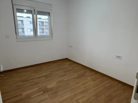 Prodaja, jednosoban stan, 46m², Stari Aerodrom, Podgorica - image 2