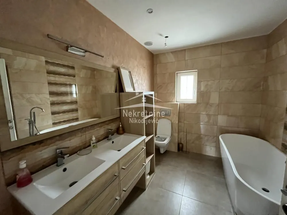 Prodaja, kuća, 650m², Babe, Sopot