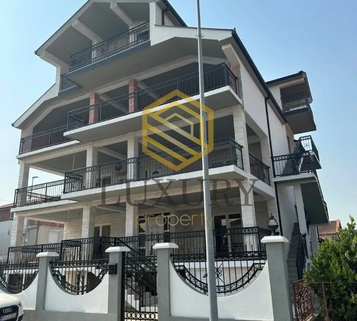 Izdavanje, četvorosoban stan, 156m², Stari Aerodrom, Podgorica