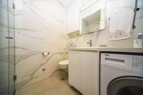 Prodaja, jednosoban stan, 45m², Stari Aerodrom, Podgorica - image 9