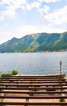 Pogled na more i planine sa terase. - image 6