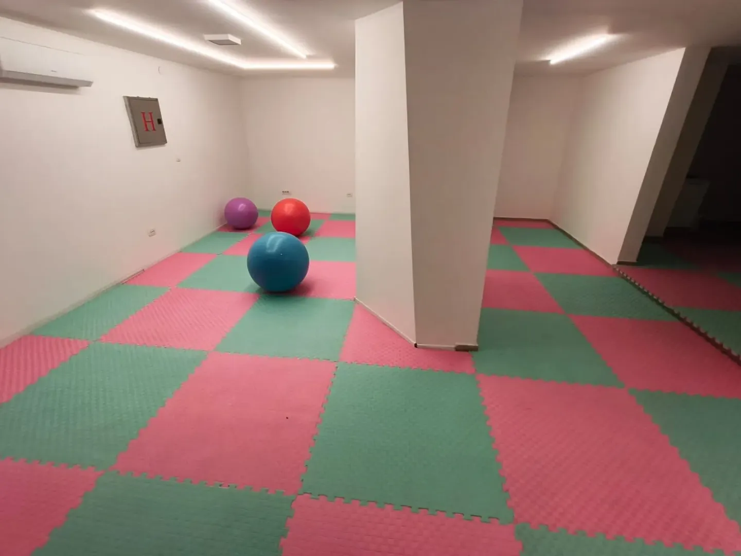 Rent, office space, 294m², Blok 5, Podgorica