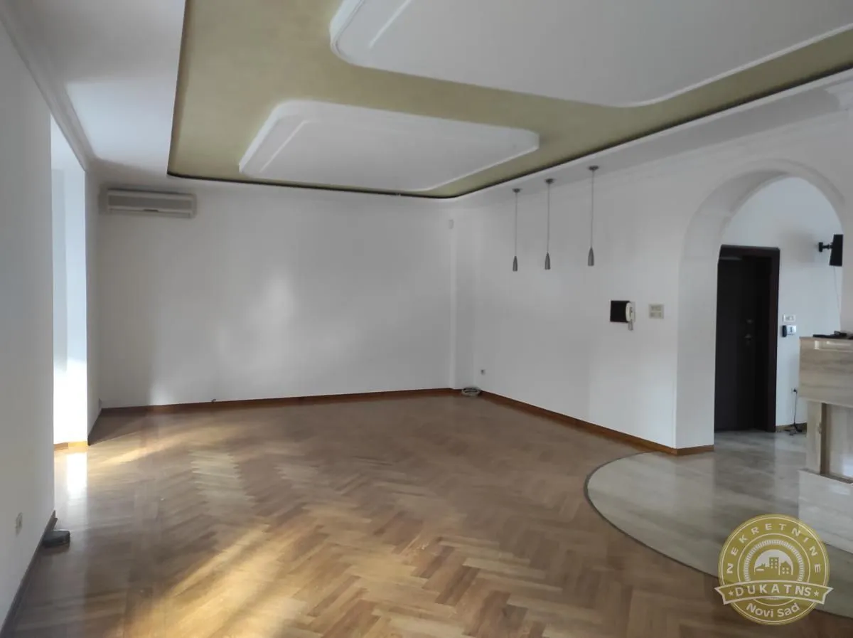 Prodaja, četvorosoban stan, 213m², Centar, Novi Sad