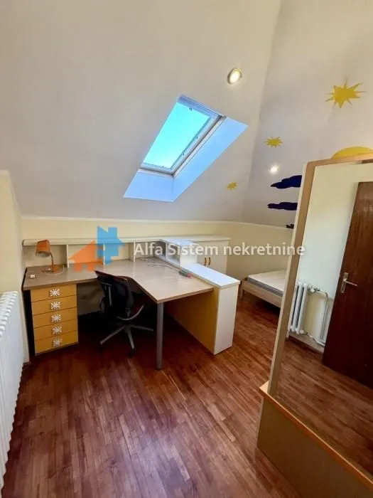 Izdavanje, stan, 200m², Stari Grad, Beograd
