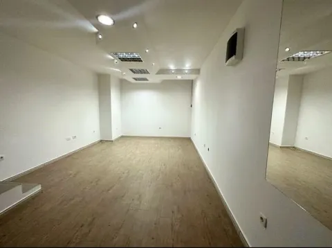 Rent, office space, 57m², Centar, Nikšić - image 9