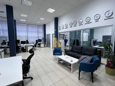 Izdavanje, poslovni prostor, 400m², Novo naselje, Novi Sad - image 11