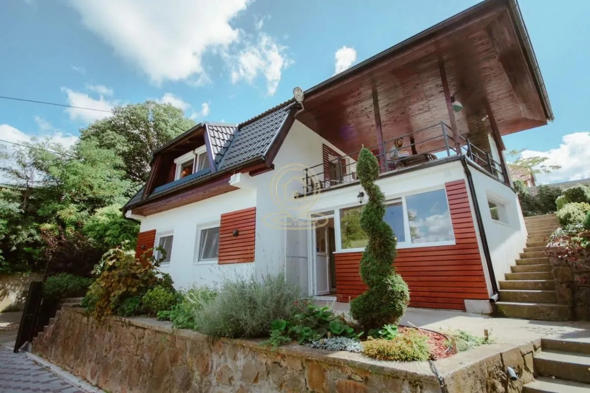 Izdavanje, četvorosoban stan, 100m², Petrovaradin, Novi Sad