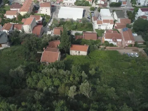 Zemljište in Podkošljun