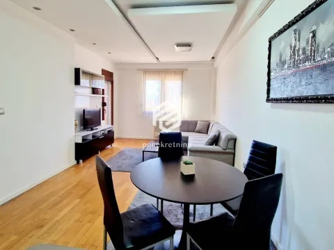 Izdavanje, jednosoban stan, 60m², Stari Aerodrom, Podgorica - image 3